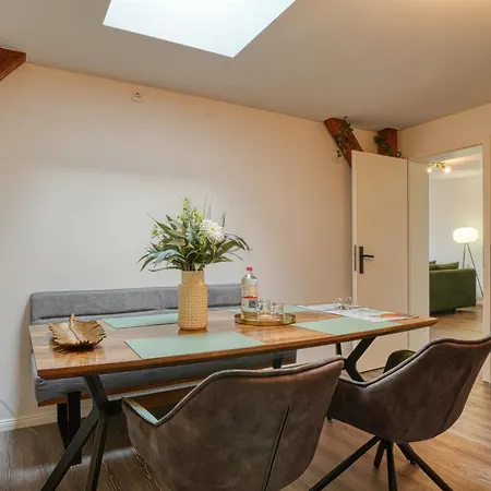Zuarin Seeblick - Ganzes Direkt Am Schlossgarten Von Mit Dschungelfeeling Appartement *