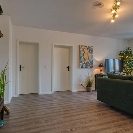 Zuarin Seeblick - Ganzes Direkt Am Schlossgarten Von Mit Dschungelfeeling *