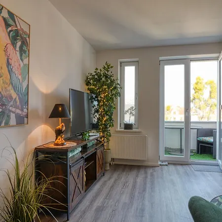 Zuarin Seeblick Mit Dschungel-feeling - Direkt Am Schlossgarten Von - Ganzes - Parkplatz Vorhanden Apartment