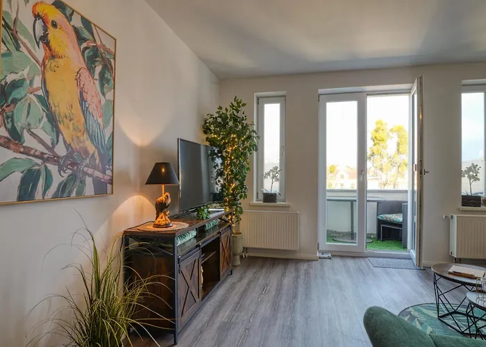 Zuarin Seeblick - Ganzes Direkt Am Schlossgarten Von Mit Dschungelfeeling Apartment